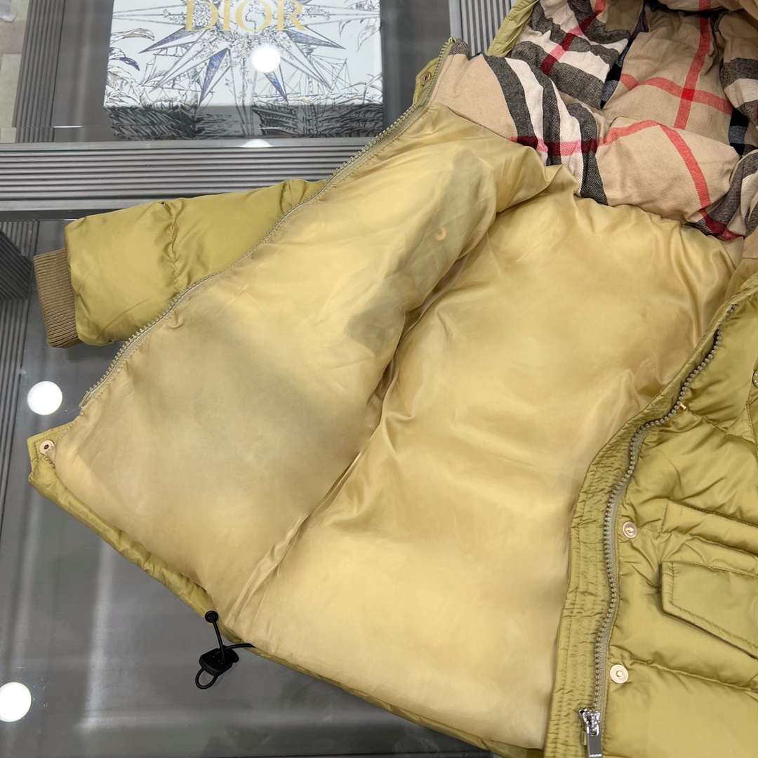 Burberry 巴宝莉,童装,男女童棉衣外套,防护性休闲连帽羽绒棉服,精选高腻尼龙面料,衣领处内衬格纹羊毛混纺面料 7