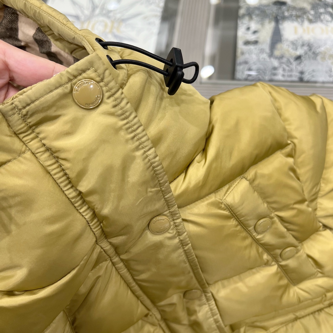 Burberry 巴宝莉,童装,男女童棉衣外套,防护性休闲连帽羽绒棉服,精选高腻尼龙面料,衣领处内衬格纹羊毛混纺面料 2