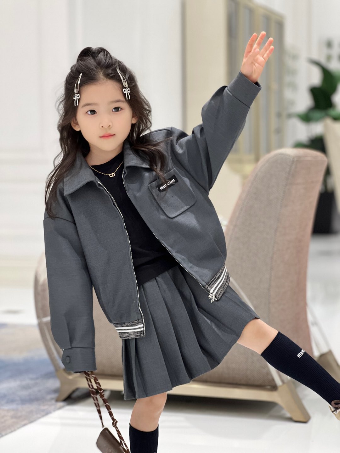 Miu Miu College Style: Short Jacket, Short-Sleeve Coat, and Lively Dresses. - 图片 2