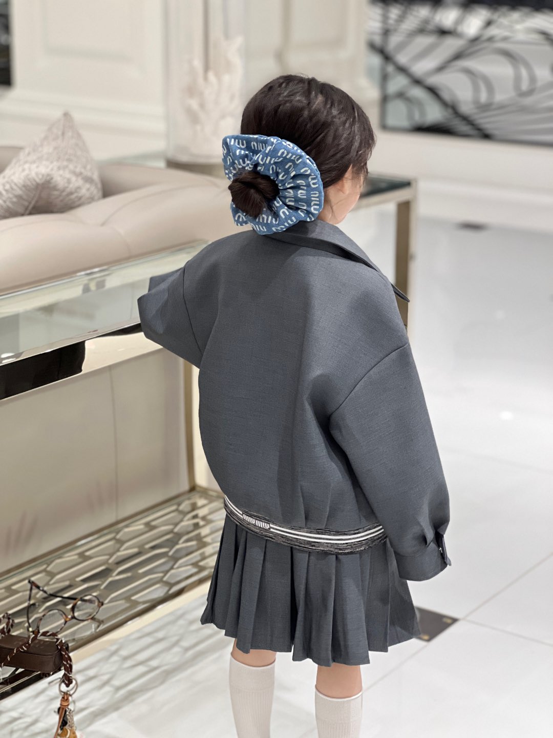 Miu Miu College Style: Short Jacket, Short-Sleeve Coat, and Lively Dresses. - 图片 4