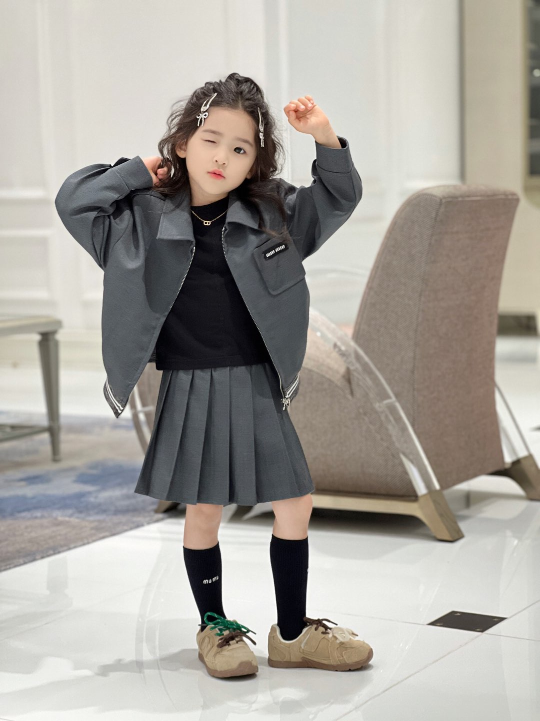 Miu Miu College Style: Short Jacket, Short-Sleeve Coat, and Lively Dresses. - 图片 5