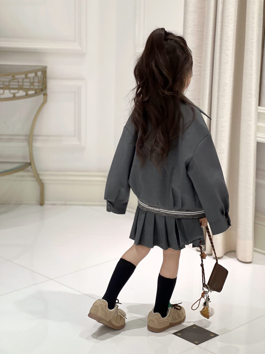 Miu Miu College Style: Short Jacket, Short-Sleeve Coat, and Lively Dresses. - 图片 7