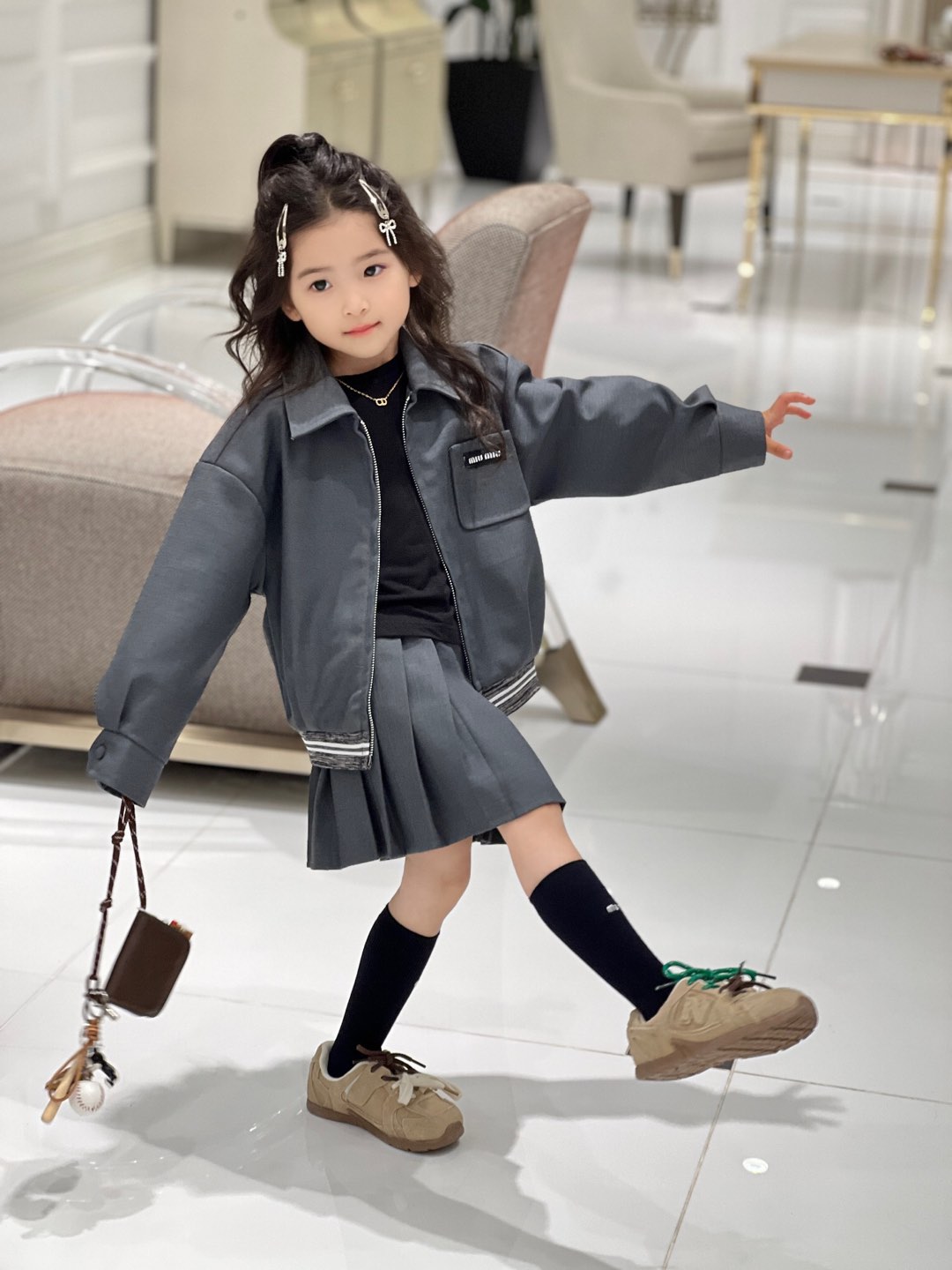 Miu Miu College Style: Short Jacket, Short-Sleeve Coat, and Lively Dresses. - 图片 1