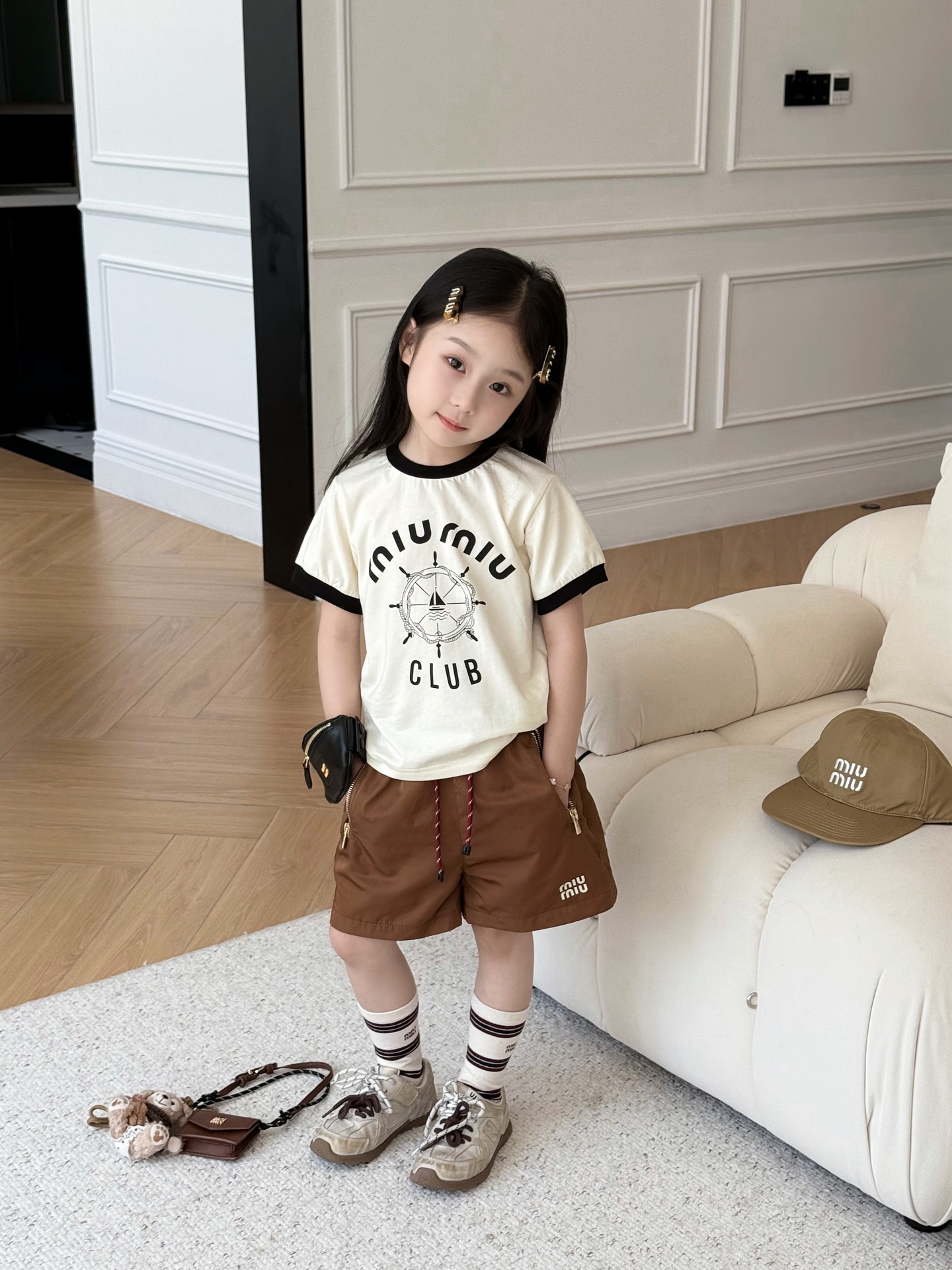 NO:337504,Model pictures Retro anchor contrasting color T-shirt, full of vacation atmosphere, good mood when you look at it, American retro, looks good with skirts and shorts, clothes, skirts, shorts, tees, t-shirt,19860909模特图 复古船锚撞色小T恤 度假气息满满 看一眼就心情大好 美式复古 搭配半裙短裤都好好看,衣服,skirts,shorts,tees，t-shirt,,Children's