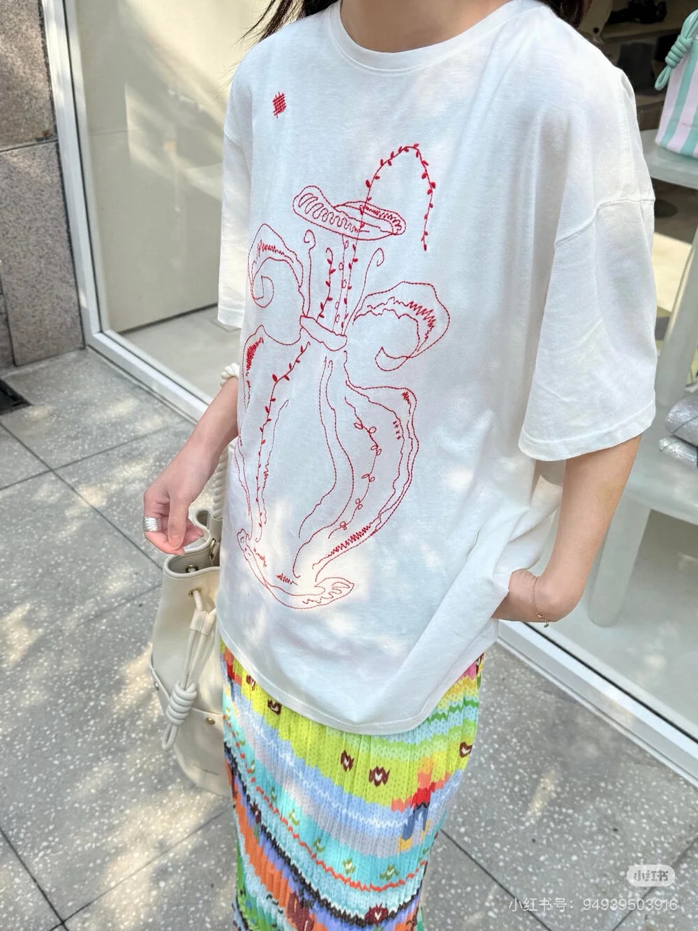 Loose vase embroidered short-sleeved T-shirt - View 20