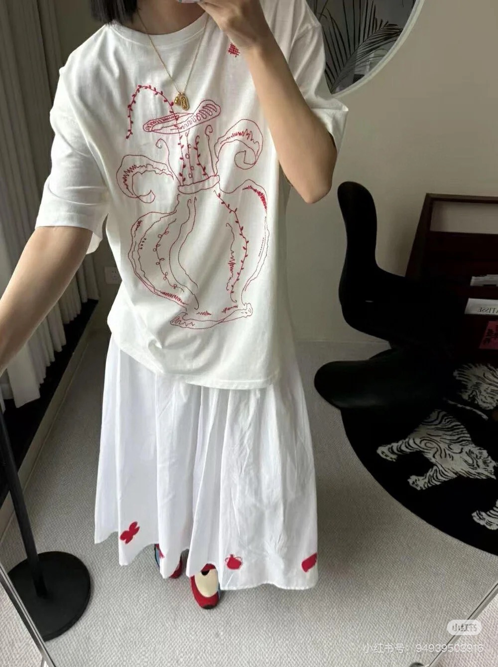Loose vase embroidered short-sleeved T-shirt - View 19