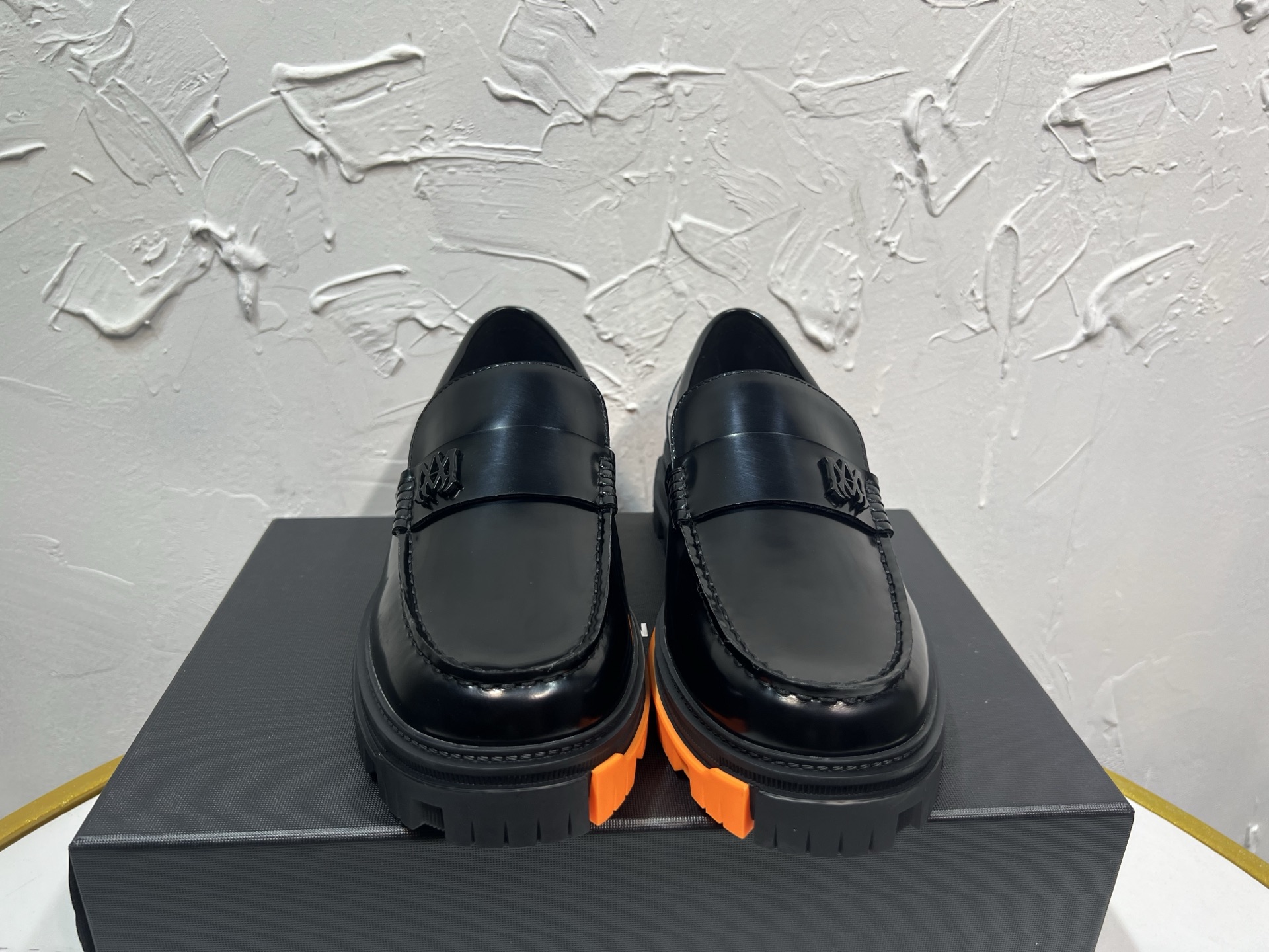 NO:254890,AMIRI Emil 2025 latest spring and autumn derby shoes, catwalk splicing Lefu shoes, original development face-opening bead decorative buckle, cowhide. Foot-up cowhide original packaging black and white 2 colors 39-45 sizes, loafers, amiri, loafers, cowhide19860909AMIRI埃米尔2025最新款春秋德比鞋,走秀拼接乐富鞋,原版开发面开边珠装饰扣,里牛皮.垫脚牛皮原版包装黑白2色39-45码,乐福鞋,amiri,loafers,cowhide,Women's Shoes