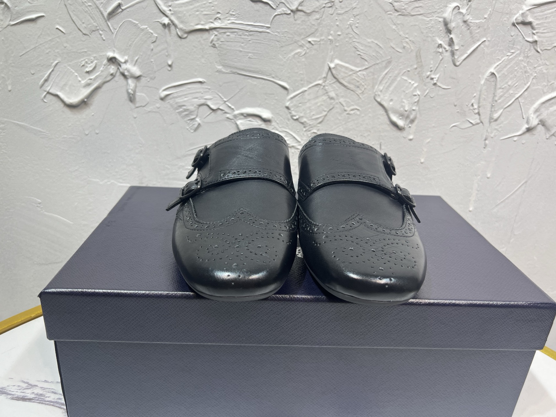 NO:264910,prada derby 2025 Spring and Autumn Latest Prada One-Pedest Retro Men's Muletto Shoes, Shuffle Double-buckle Mengke Shoes, Original One-to-One Development, Outsole One-to-One Opening, Face Cowhide, Lipstick Cowhide, Rubber Sole, Black Brown 2 Colors Original Packaging Number 39-46, Semi-Travel, Prada, Prada, Cowhide19860909prada derby2025春秋最新款普拉达一脚蹬复古男士穆勒托鞋,Shuffle双扣孟克鞋,原版一比一开发,大底一比一开模,面牛皮,里布垫脚牛皮,橡胶底,黑棕2色原版包装码数39-46,半拖,prada,prada,cowhide,Women's Shoes