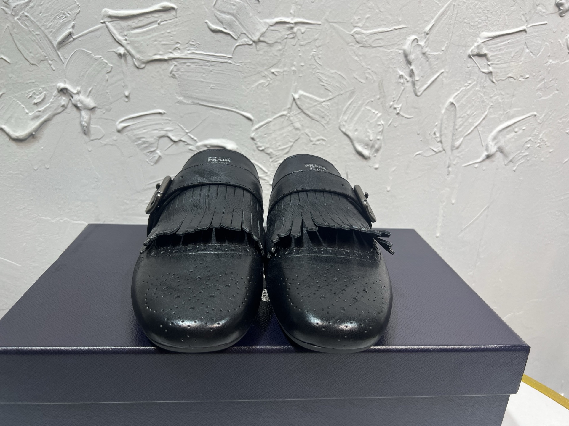 NO:264905,prada derby 2025 Spring and Autumn Latest Prada One-Pedest Retro Men's Muletto Shoes, Shuffle Tassel Trim Munk Shoes, Original One-to-One Development, Outsole One-to-One Opening, Face Cowhide, Lipstick Cowhide, Rubber Sole, Black Brown 2 Colors Original Packaging Number 39-46, Semi-Travel, Prada, Prada, Cowhide19860909prada derby2025春秋最新款普拉达一脚蹬复古男士穆勒托鞋,Shuffle流苏饰带孟克鞋,原版一比一开发,大底一比一开模,面牛皮,里布垫脚牛皮,橡胶底,黑棕2色原版包装码数39-46,半拖,prada,prada,cowhide,Women's Shoes