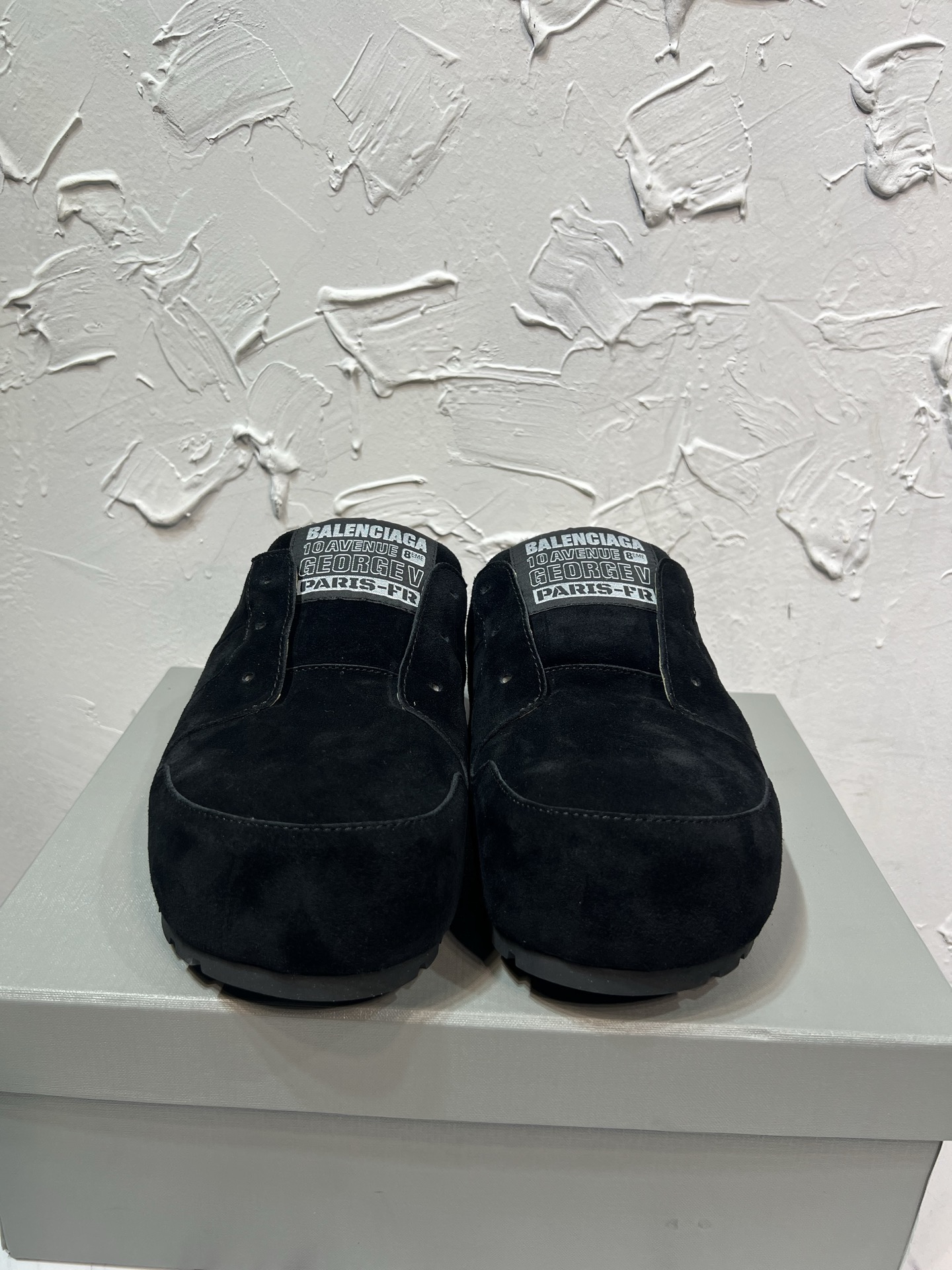 NO:898647,Real price BALENCIAGA Balenciaga 26 new arrival DUMBO men's mules, Balenciaga Ccncode splicing and 10 AV George V Paris logo slippers. Purchase the original one-to-one development, one-to-one outsole molding, imported smooth leather fabric, lining cowhide complete set of packaging code number 39-46 (customized code 46),,balenciaga,balenciaga,slippers,cowhide19860909实价 BALENCIAGA巴黎世家 26秋季新品DUMBO男士穆勒鞋,Balenciaga Ccncode 拼接和10 AV George V Paris 标识拖鞋 购入原版一比一开发,大底一比一开模,面料进口柔滑皮革,里布牛皮全套包装码数39-46（46码定做）,,balenciaga,balenciaga,slippers,cowhide,Men's shoes