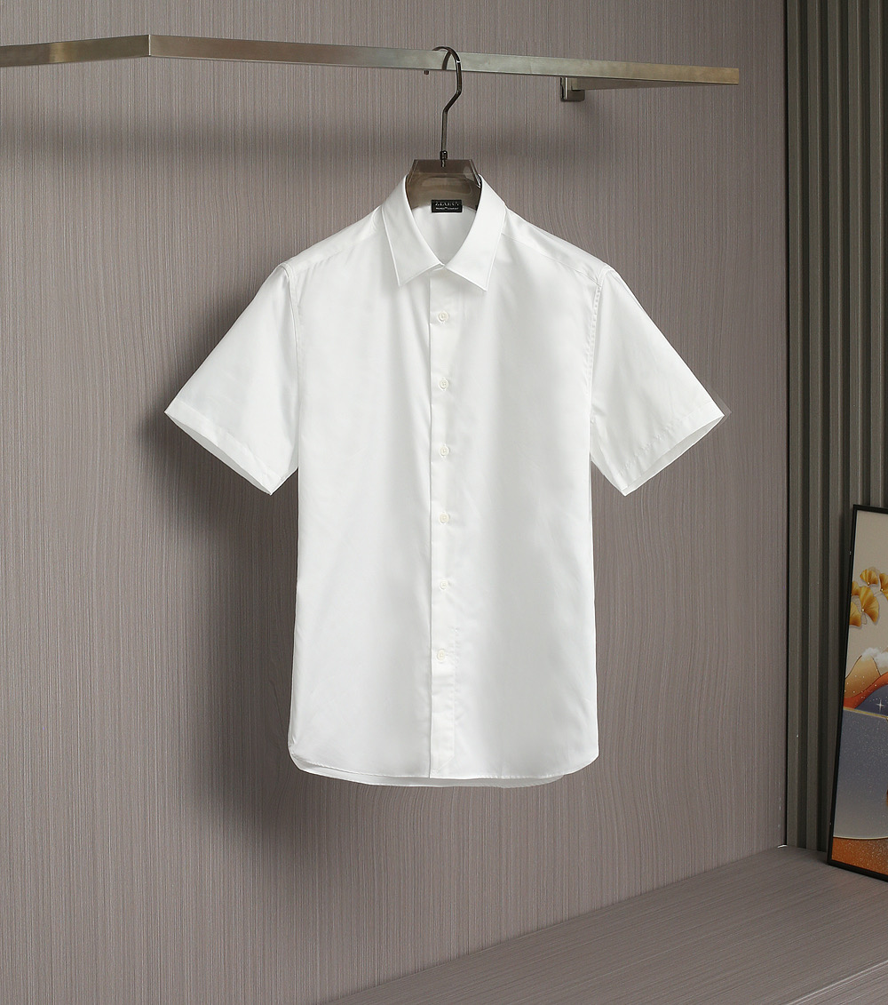 NO:504568,25-year Z home new pure cotton free short-sleeved shirt. Fashionable light blue and classic white two colors in stock. S-XXL, T-shirt, alexander wang1986090925年Z家新款纯棉免烫短袖衬衣.时尚浅蓝和经典白色两色现货供应.S-XXL,,T-shirt,alexander wang,Men's clothing