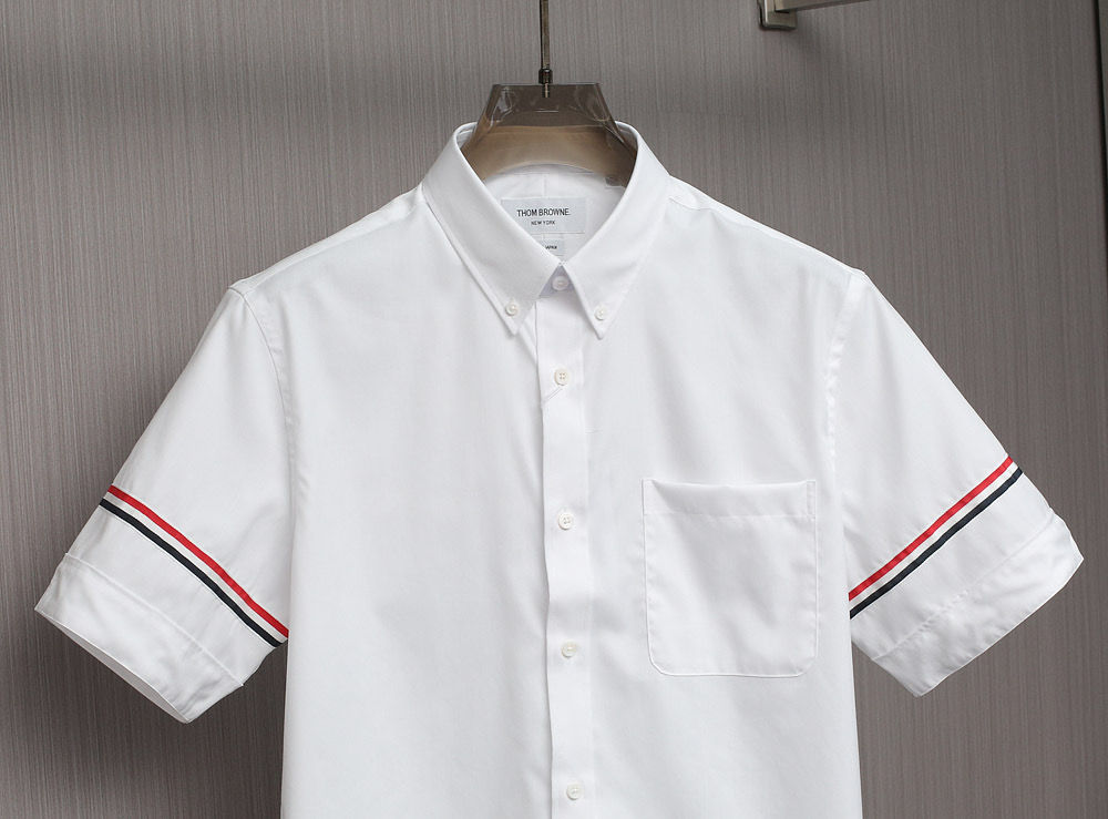 High-Class Integrator: Red, Blue, White Laced Elements with Fine Skin, Comfortable Fit, and Perfect Details - 图片 2