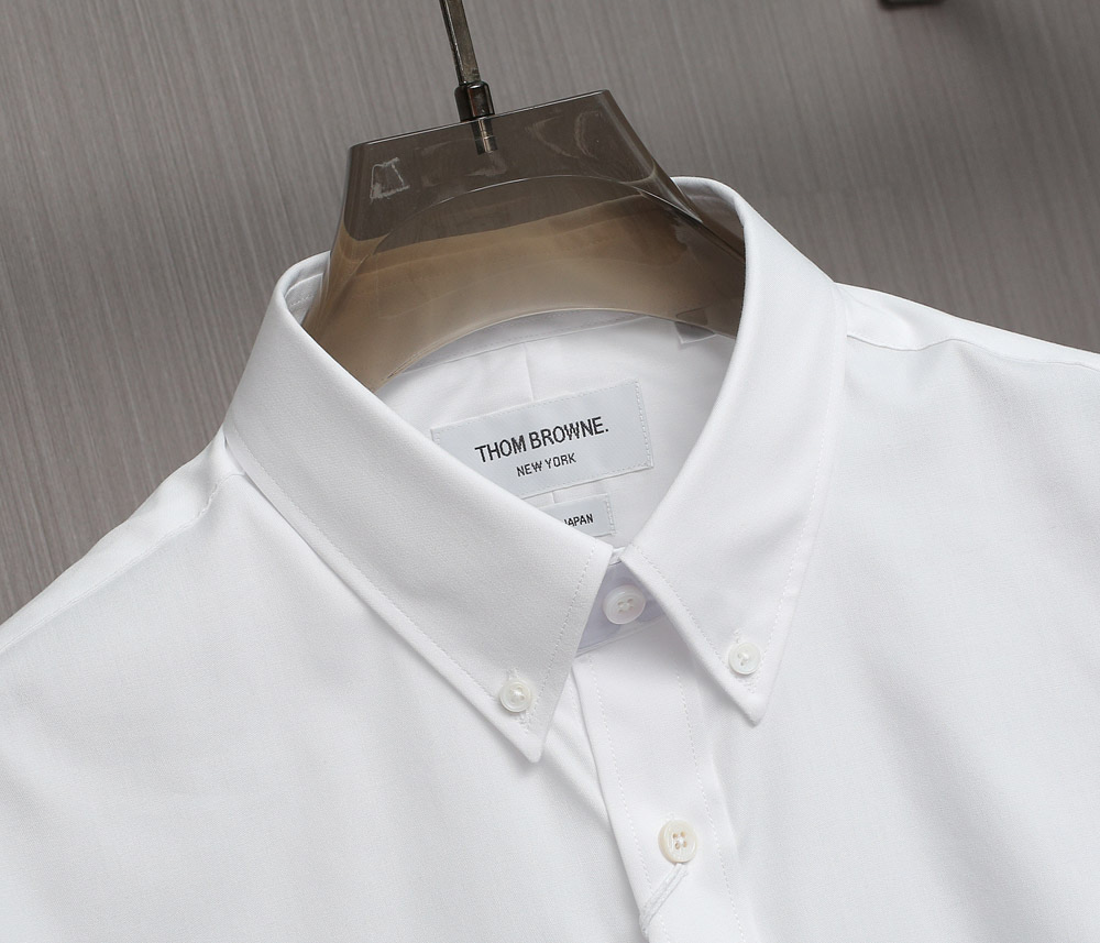High-Class Integrator: Red, Blue, White Laced Elements with Fine Skin, Comfortable Fit, and Perfect Details - 图片 3