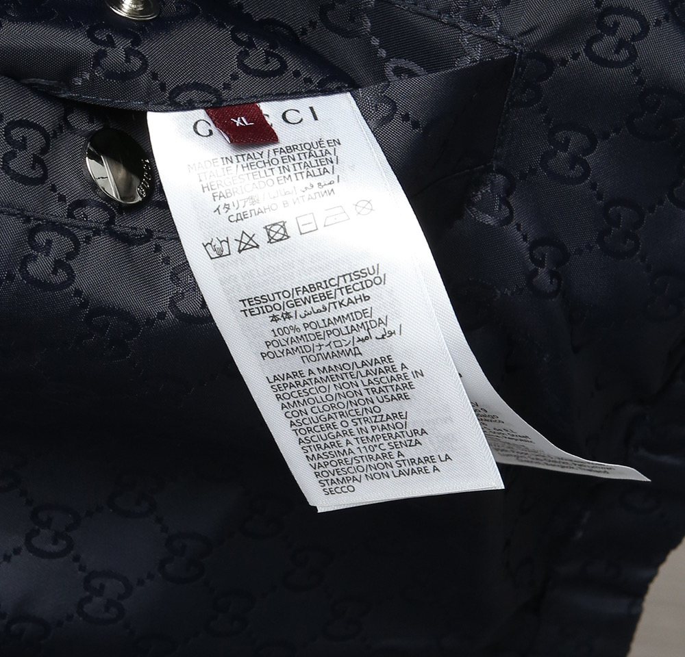 🌹🌹🌹G家25秋冬新品夹克。酷奇双面穿连帽新款夹克上架啦！GG细格棉质连帽夹克。匠心独运的设计将经典与现