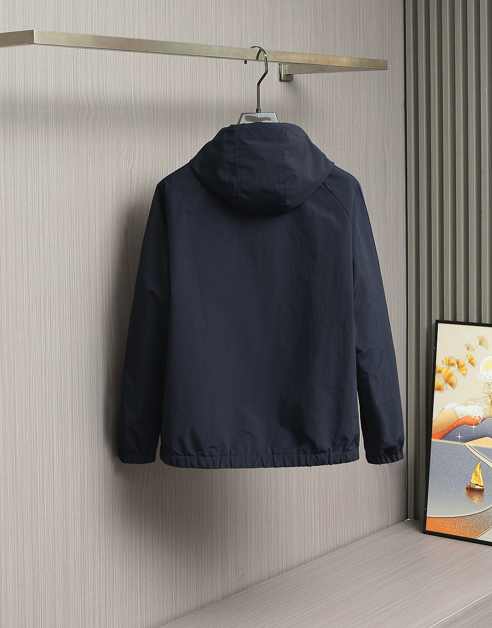 🌹🌹🌹G家25秋冬新品夹克。酷奇双面穿连帽新款夹克上架啦！GG细格棉质连帽夹克。匠心独运的设计将经典与现