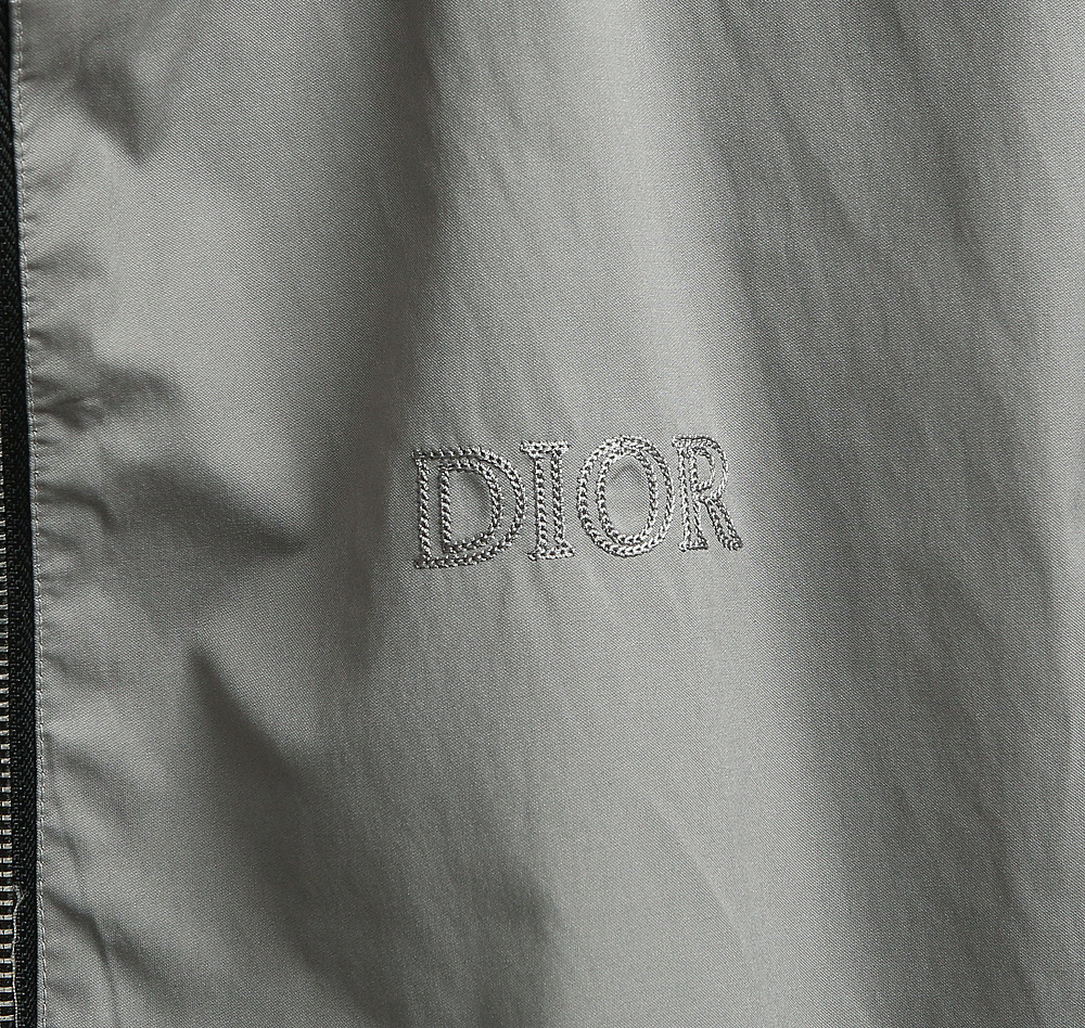 🌹🌹🌹25SS新品，Dior秋季限定｜连帽双面穿时尚夹克，重塑精英穿搭美学。 高定原版材质，重塑秋天安全