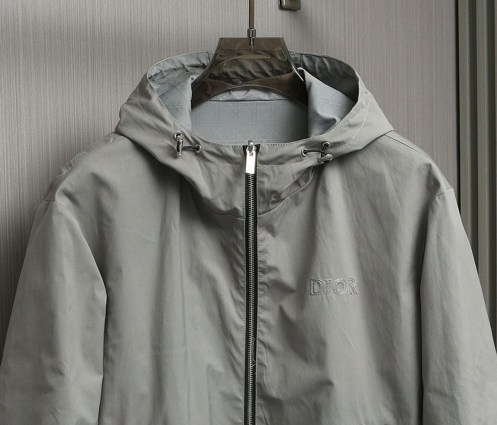 🌹🌹🌹25SS新品，Dior秋季限定｜连帽双面穿时尚夹克，重塑精英穿搭美学。 高定原版材质，重塑秋天安全