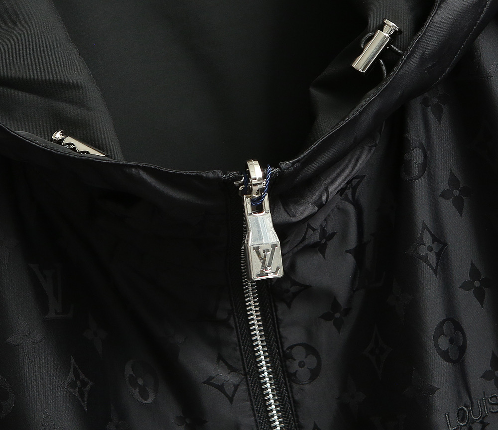 🌹🌹🌹顶级品质！LV驴牌25秋冬新品双面夹克！驴家常青爆款！双面穿全身logo提花连帽双面穿夹克！素色哑