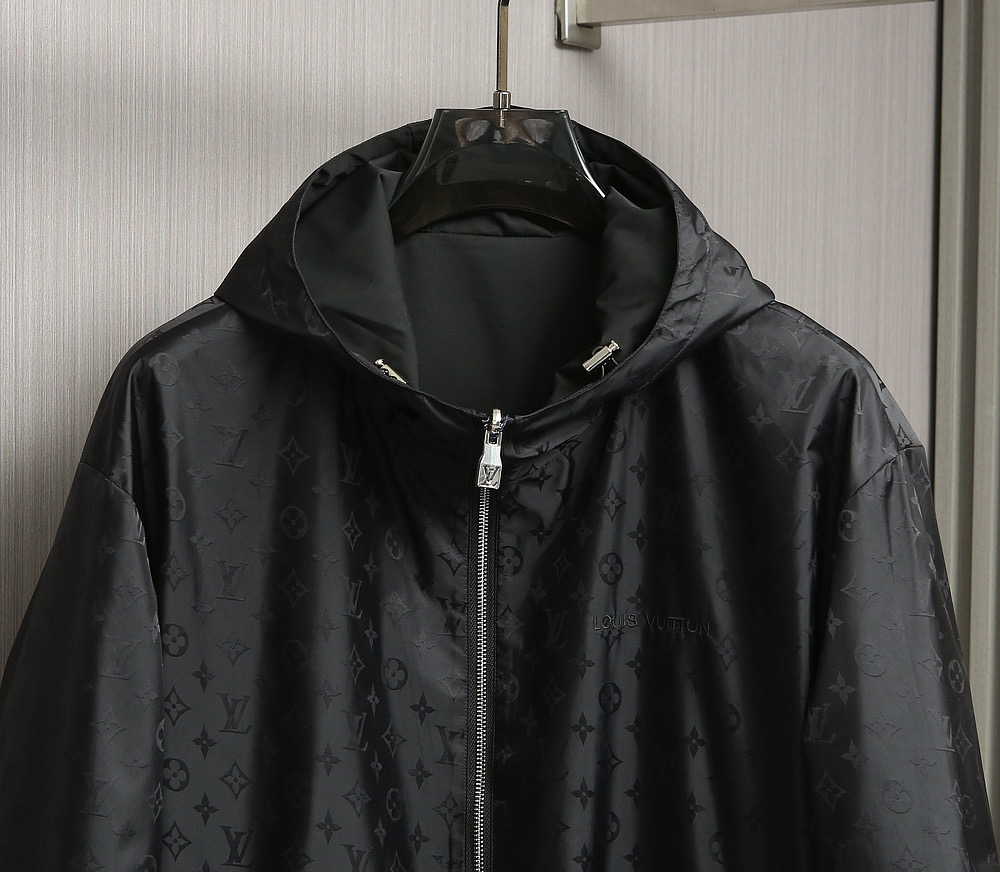 🌹🌹🌹顶级品质！LV驴牌25秋冬新品双面夹克！驴家常青爆款！双面穿全身logo提花连帽双面穿夹克！素色哑