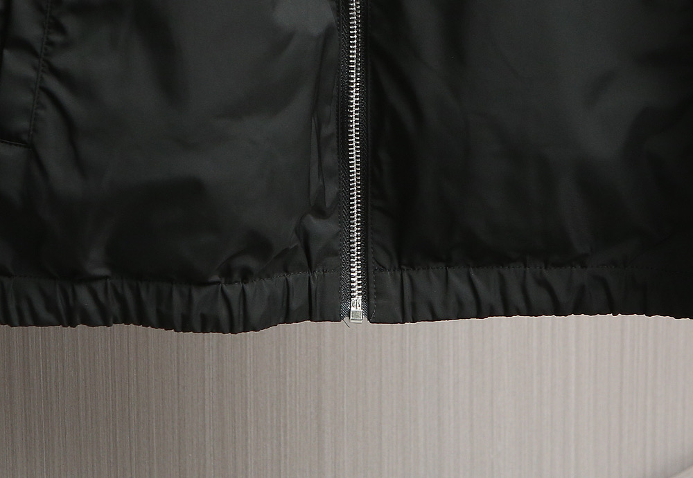 🌹🌹🌹顶级品质！LV驴牌25秋冬新品双面夹克！驴家常青爆款！双面穿全身logo提花连帽双面穿夹克！素色哑