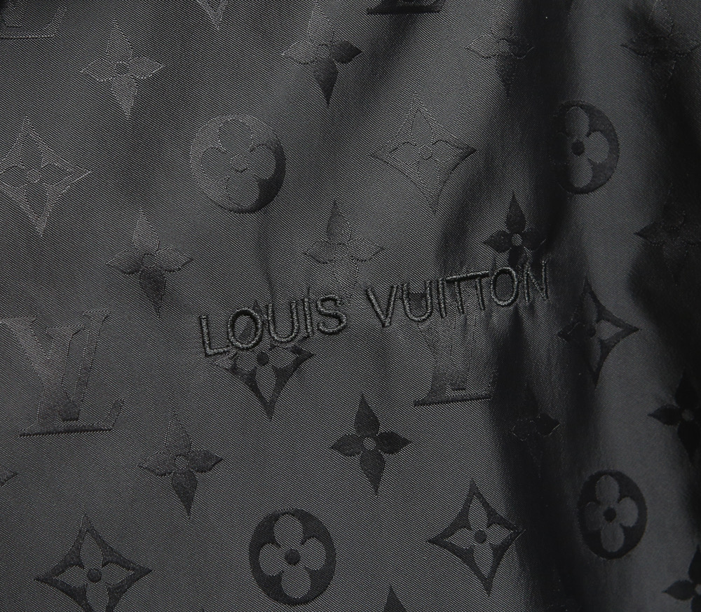 🌹🌹🌹顶级品质！LV驴牌25秋冬新品双面夹克！驴家常青爆款！双面穿全身logo提花连帽双面穿夹克！素色哑