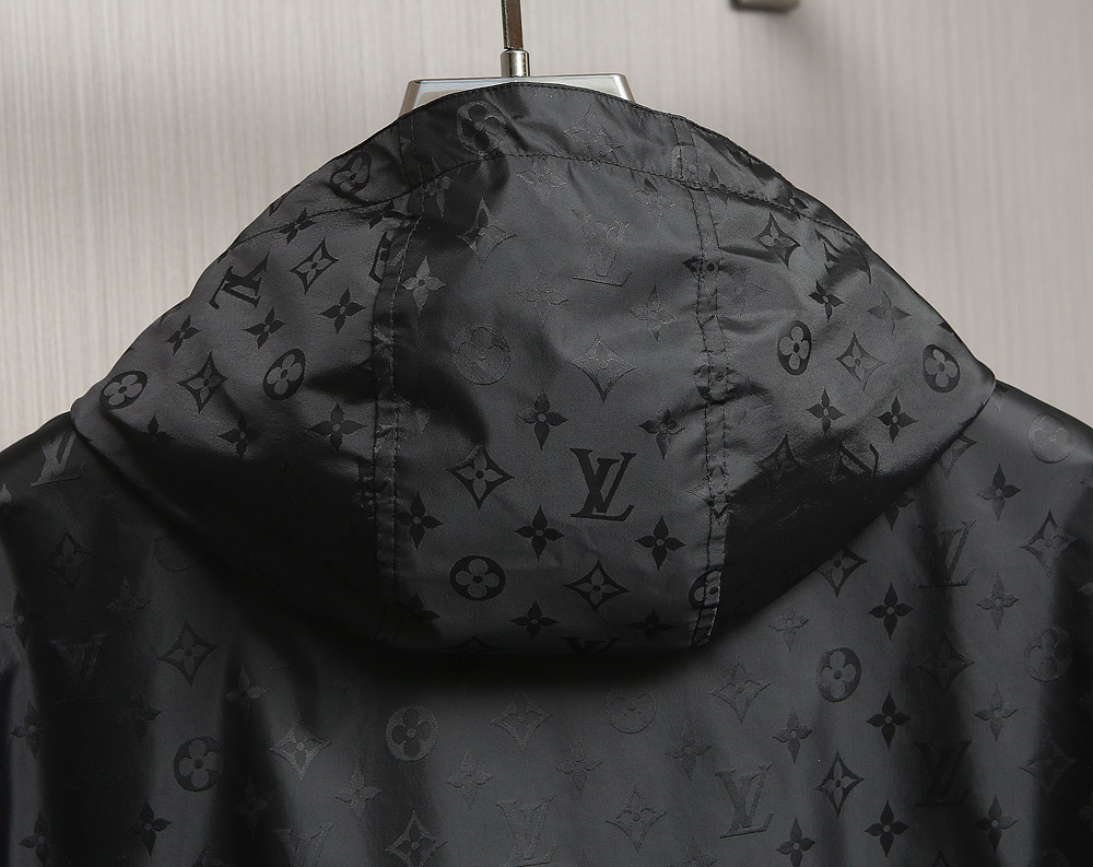 🌹🌹🌹顶级品质！LV驴牌25秋冬新品双面夹克！驴家常青爆款！双面穿全身logo提花连帽双面穿夹克！素色哑