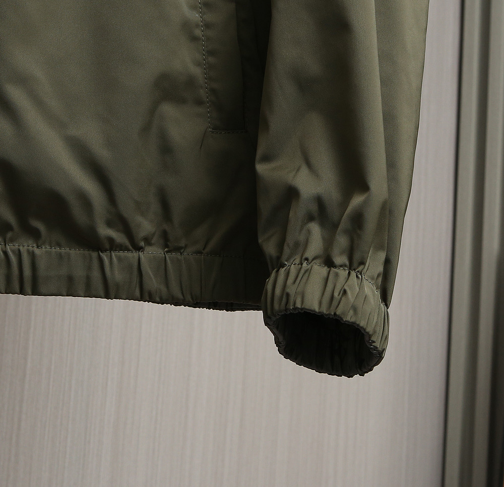 🌹🌹🌹顶级品质！LV驴牌25秋冬新品双面夹克！驴家常青爆款！双面穿全身logo提花连帽双面穿夹克！素色哑