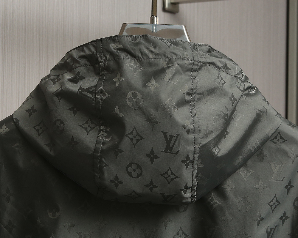 🌹🌹🌹顶级品质！LV驴牌25秋冬新品双面夹克！驴家常青爆款！双面穿全身logo提花连帽双面穿夹克！素色哑