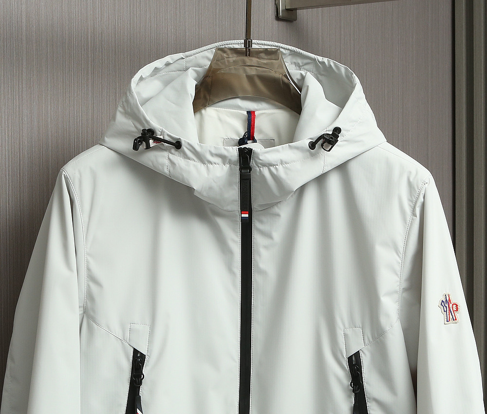 🌹🌹🌹MONCLER 25早秋薄棉夹克，轻盈护身，定义都市探险新美学。无论是穿梭都市街头，还是探索自然秘