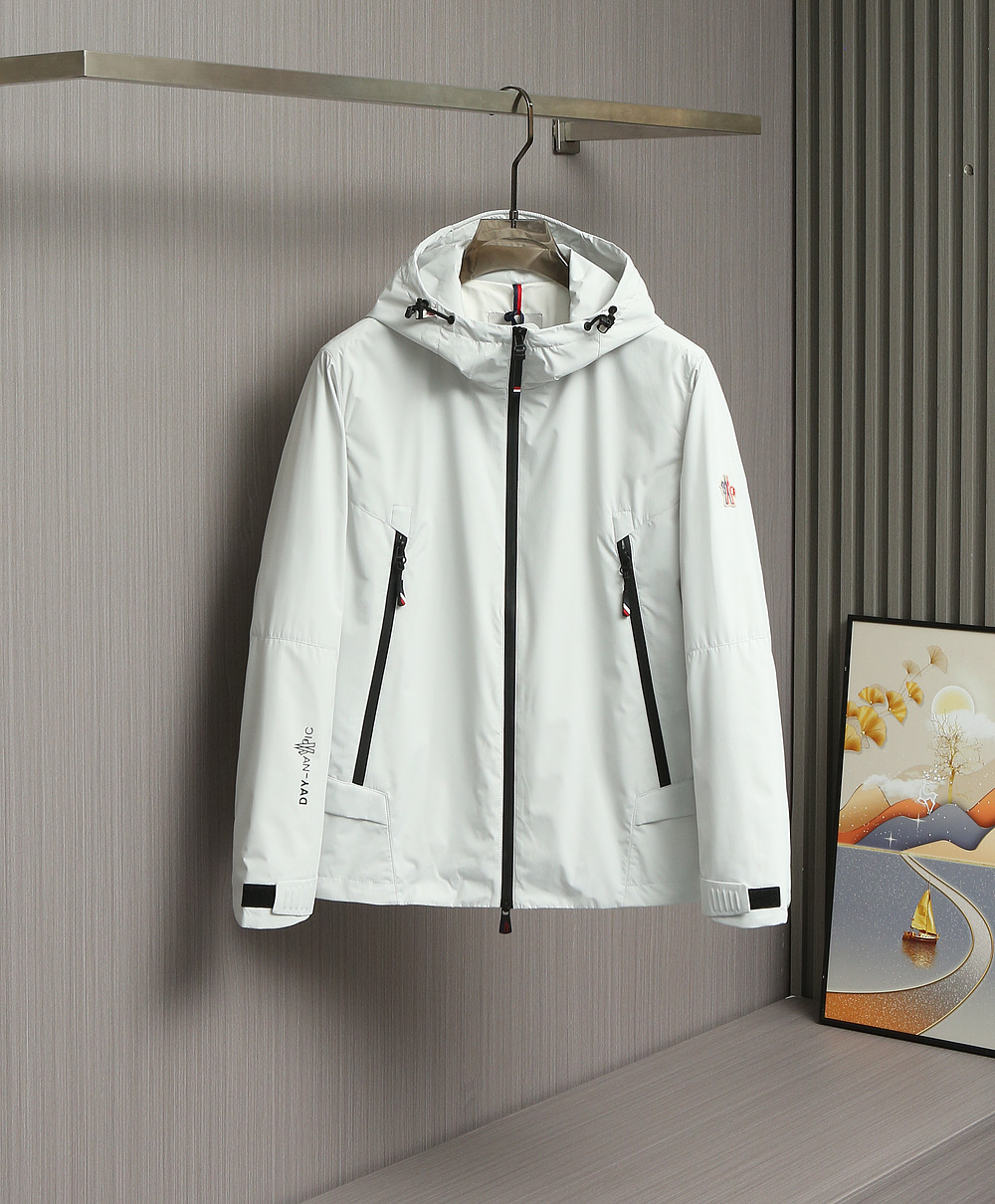 🌹🌹🌹MONCLER 25早秋薄棉夹克，轻盈护身，定义都市探险新美学。无论是穿梭都市街头，还是探索自然秘