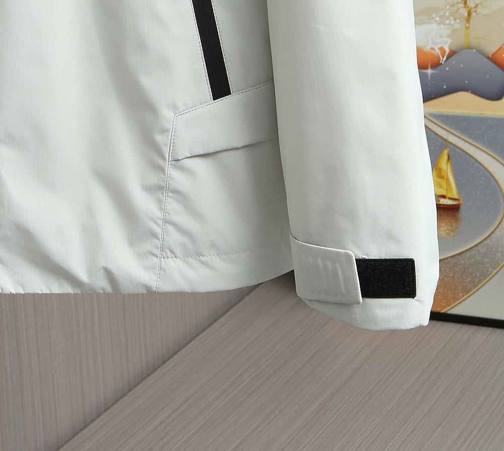 🌹🌹🌹MONCLER 25早秋薄棉夹克，轻盈护身，定义都市探险新美学。无论是穿梭都市街头，还是探索自然秘