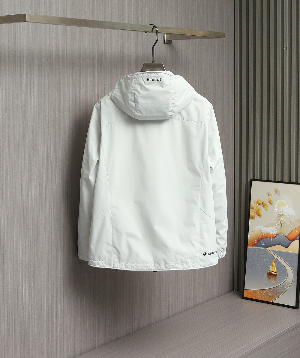 🌹🌹🌹MONCLER 25早秋薄棉夹克，轻盈护身，定义都市探险新美学。无论是穿梭都市街头，还是探索自然秘