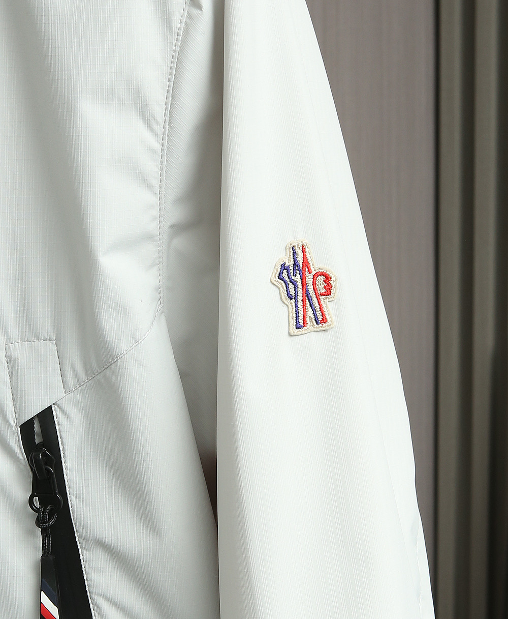 🌹🌹🌹MONCLER 25早秋薄棉夹克，轻盈护身，定义都市探险新美学。无论是穿梭都市街头，还是探索自然秘