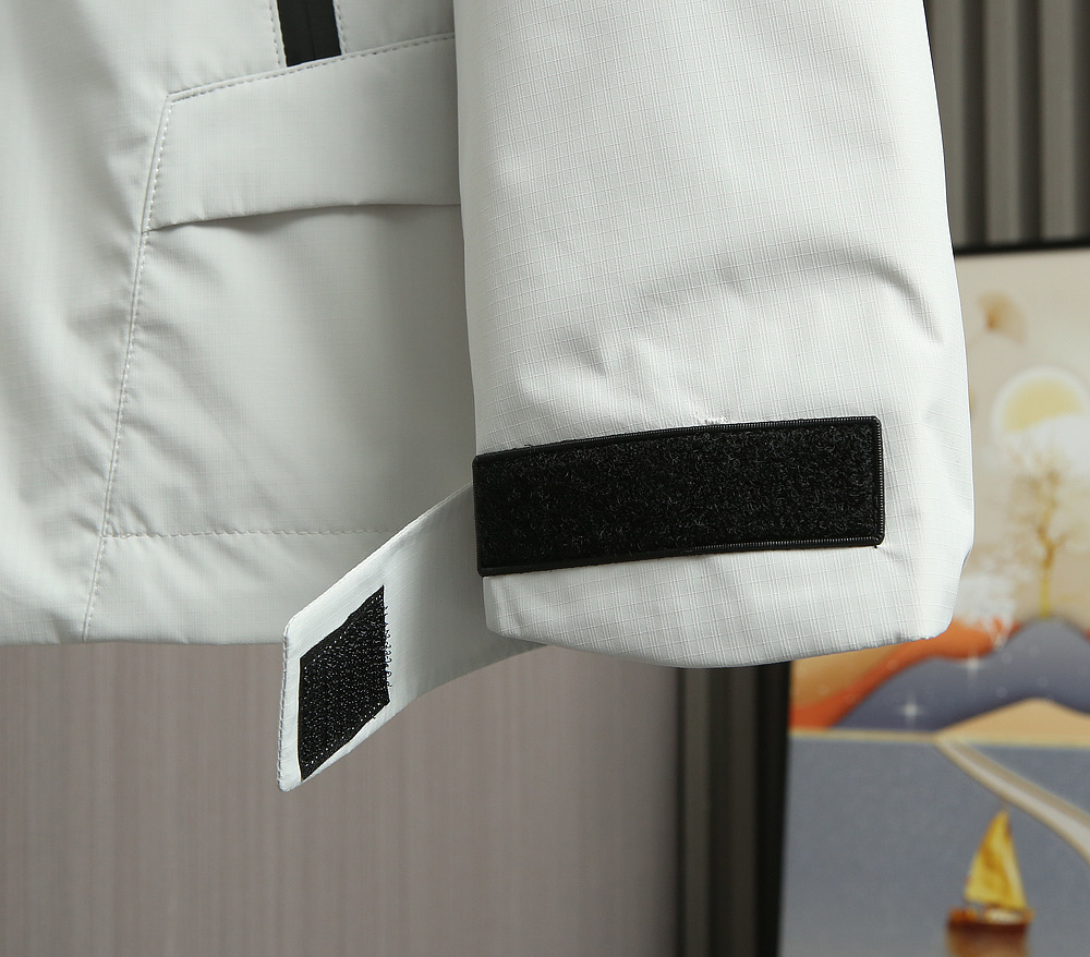 🌹🌹🌹MONCLER 25早秋薄棉夹克，轻盈护身，定义都市探险新美学。无论是穿梭都市街头，还是探索自然秘