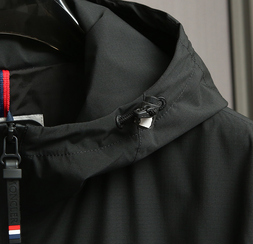 🌹🌹🌹MONCLER 25早秋薄棉夹克，轻盈护身，定义都市探险新美学。无论是穿梭都市街头，还是探索自然秘