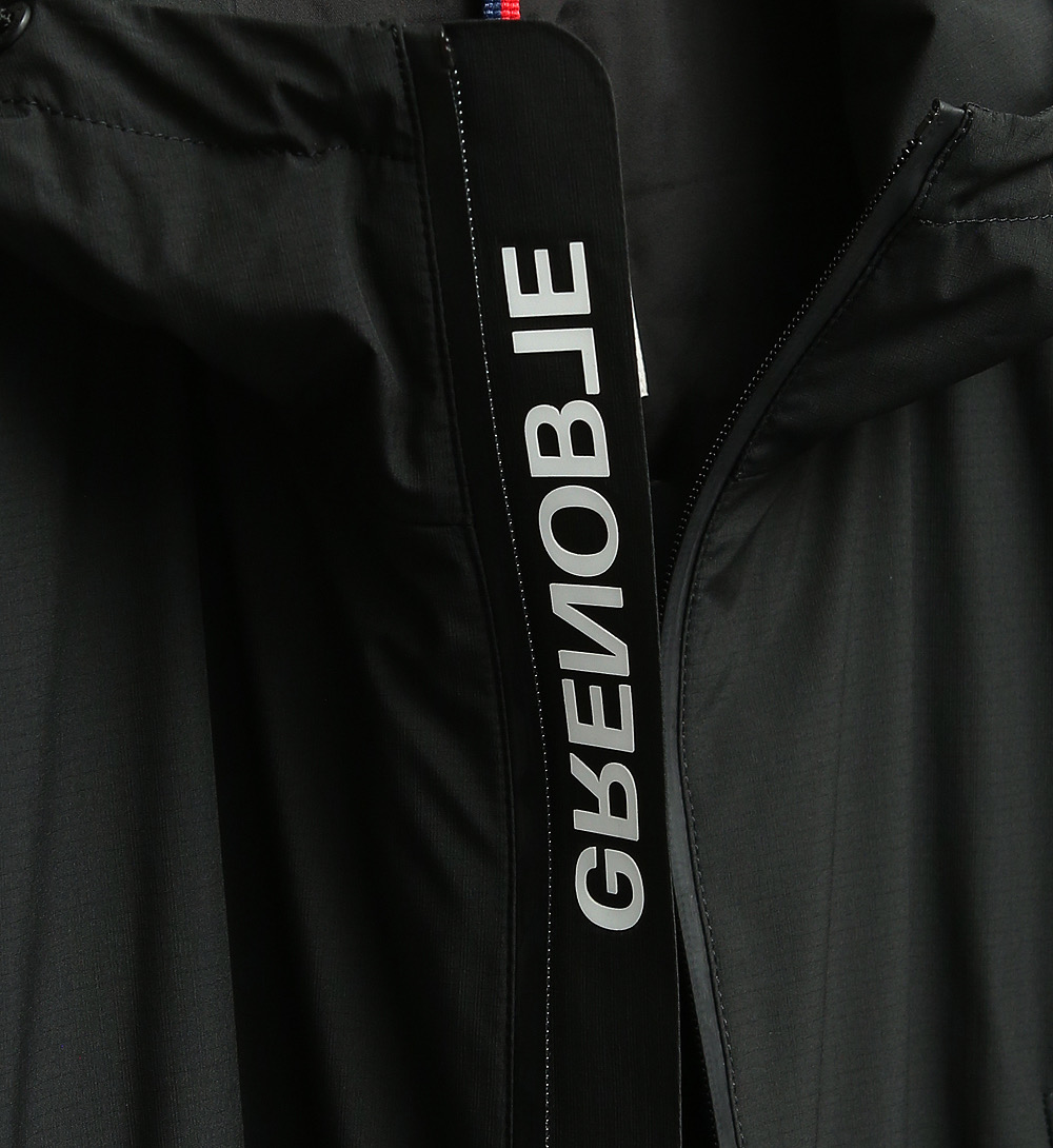 🌹🌹🌹MONCLER 25早秋薄棉夹克，轻盈护身，定义都市探险新美学。无论是穿梭都市街头，还是探索自然秘