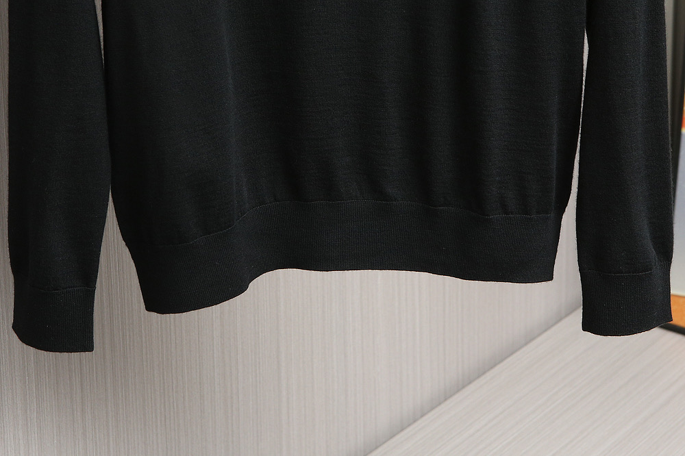 【lp🆕Polo领100%纯羊毛薄款羊毛衫！时尚前沿·新品璀璨发布。在这个秋冬交替的浪漫时节，lp🆕家携