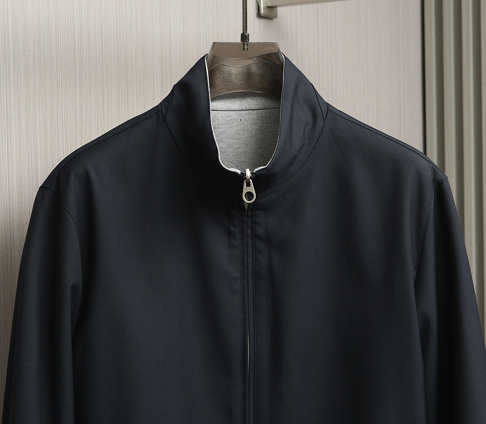 【🌹🌹🌹在时尚与品质的交汇点，诺悠翩雅（Loro Piana）立领双面夹克！以其卓越的工艺和对细节的极致