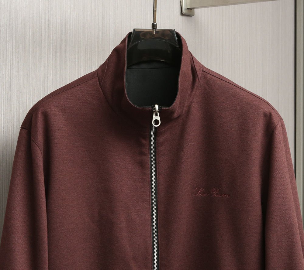 【🌹🌹🌹在时尚与品质的交汇点，诺悠翩雅（Loro Piana）立领双面夹克！以其卓越的工艺和对细节的极致