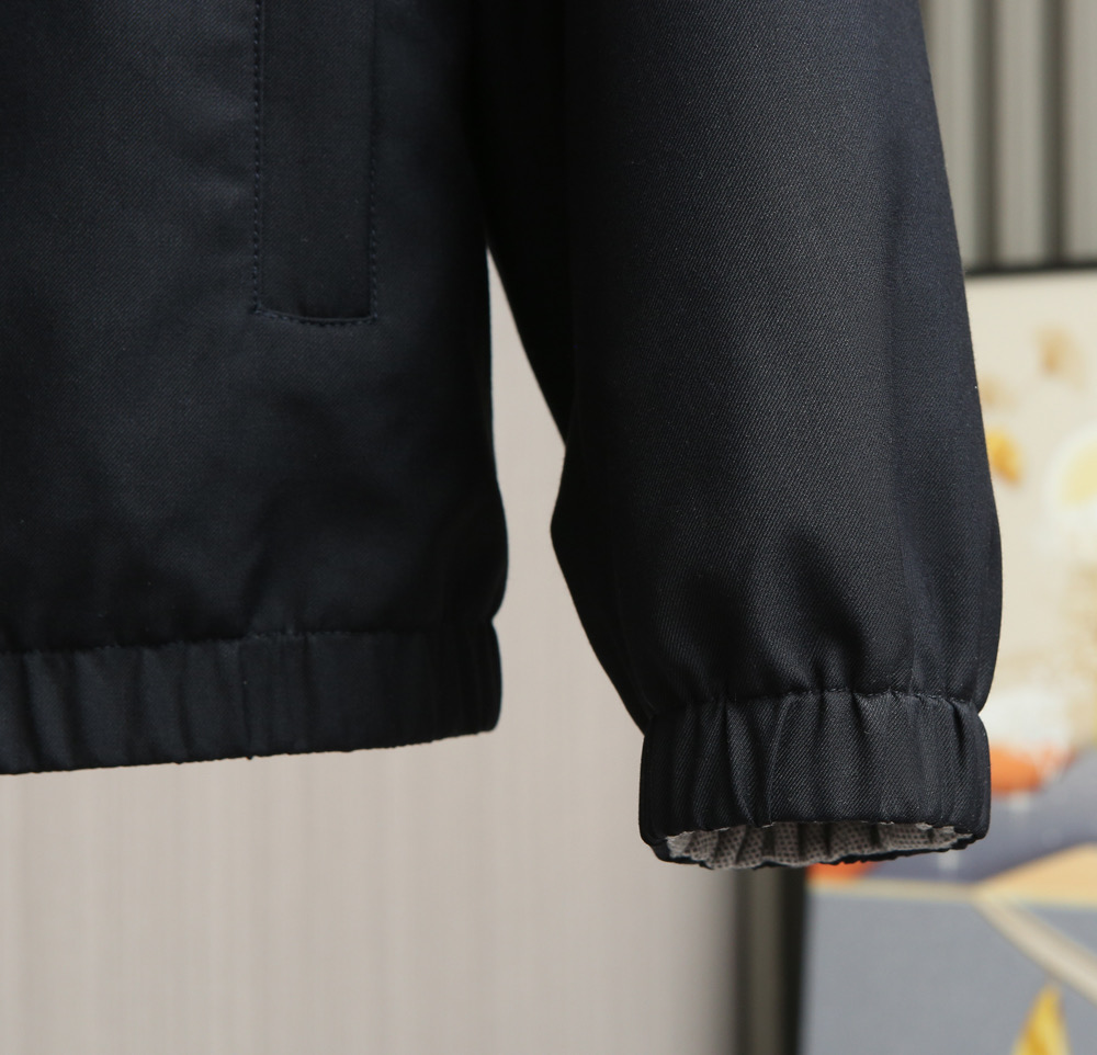 【🌹🌹🌹在时尚与品质的交汇点，诺悠翩雅（Loro Piana）立领双面夹克！以其卓越的工艺和对细节的极致