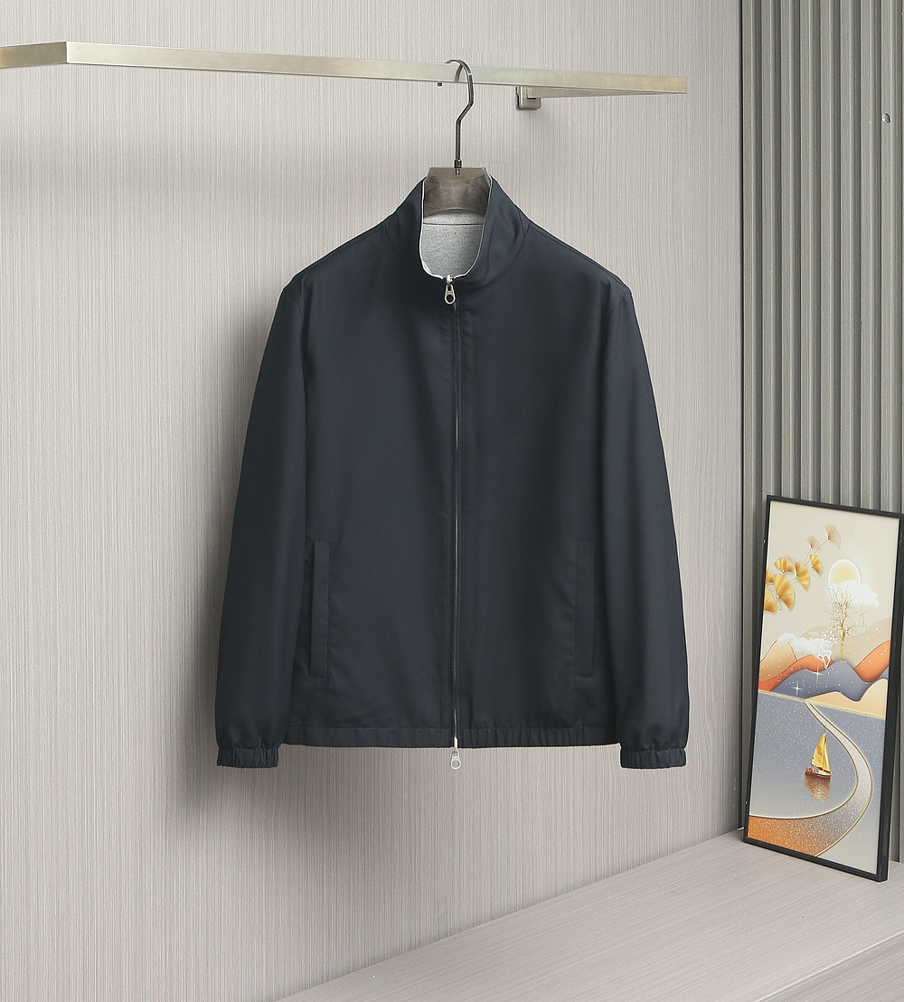 【🌹🌹🌹在时尚与品质的交汇点，诺悠翩雅（Loro Piana）立领双面夹克！以其卓越的工艺和对细节的极致