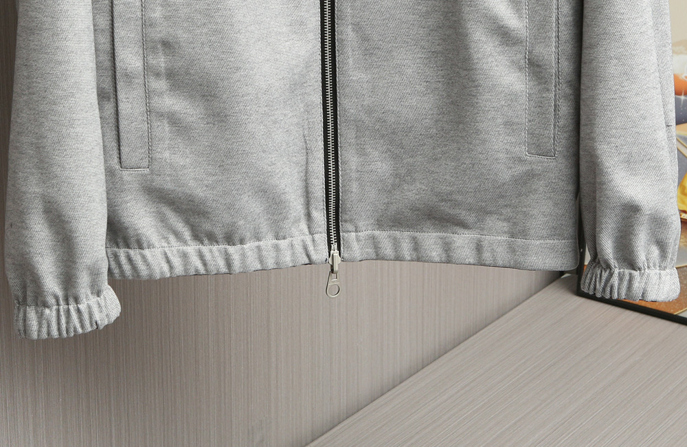 【🌹🌹🌹在时尚与品质的交汇点，诺悠翩雅（Loro Piana）立领双面夹克！以其卓越的工艺和对细节的极致