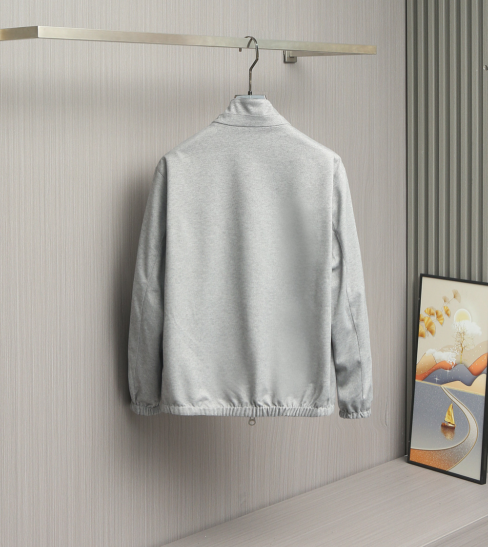 【🌹🌹🌹在时尚与品质的交汇点，诺悠翩雅（Loro Piana）立领双面夹克！以其卓越的工艺和对细节的极致