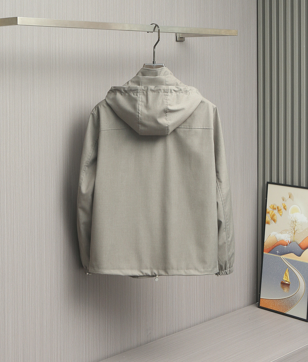 【🌹🌹🌹经典与创新的碰撞，Kiton立领连帽夹克外套】Kiton夹克的独特设计和高品质，使穿着者在人群中