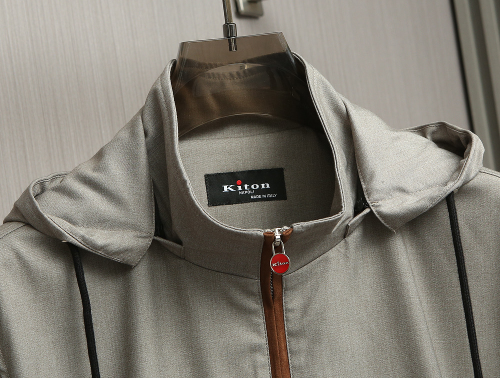 【🌹🌹🌹经典与创新的碰撞，Kiton立领连帽夹克外套】Kiton夹克的独特设计和高品质，使穿着者在人群中