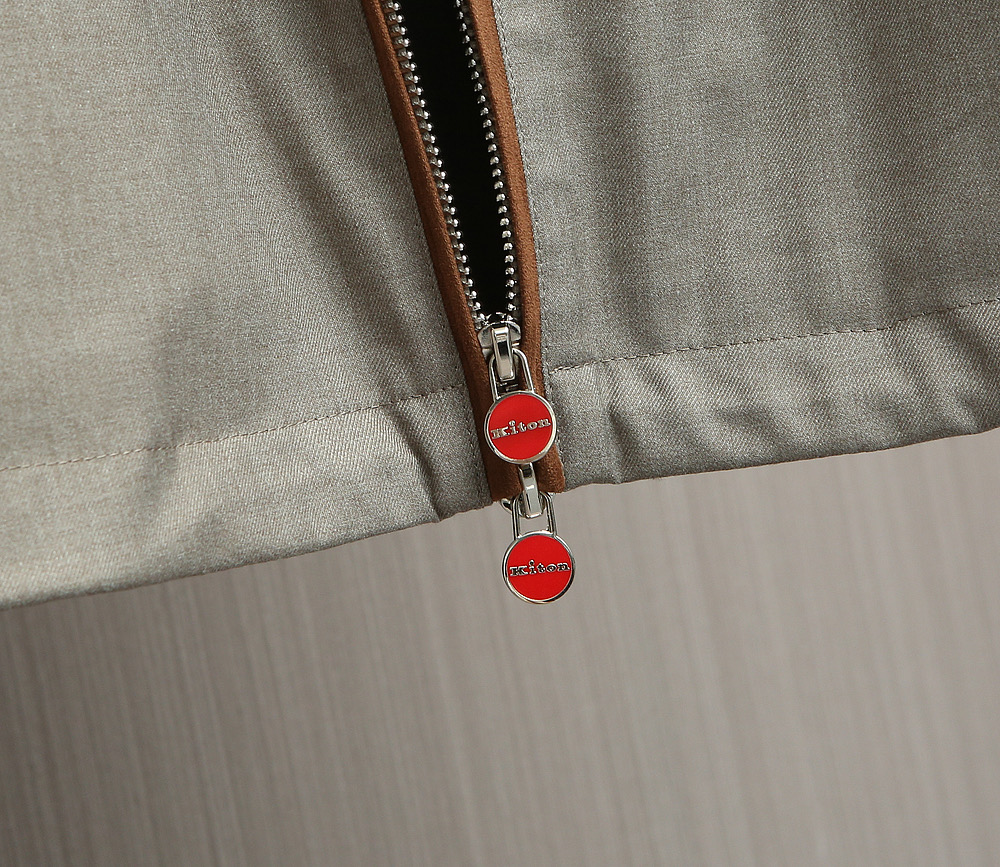 【🌹🌹🌹经典与创新的碰撞，Kiton立领连帽夹克外套】Kiton夹克的独特设计和高品质，使穿着者在人群中