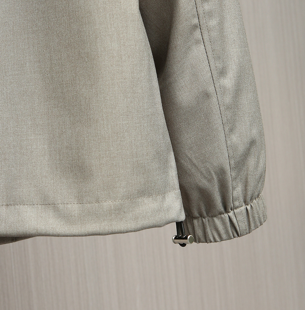 【🌹🌹🌹经典与创新的碰撞，Kiton立领连帽夹克外套】Kiton夹克的独特设计和高品质，使穿着者在人群中