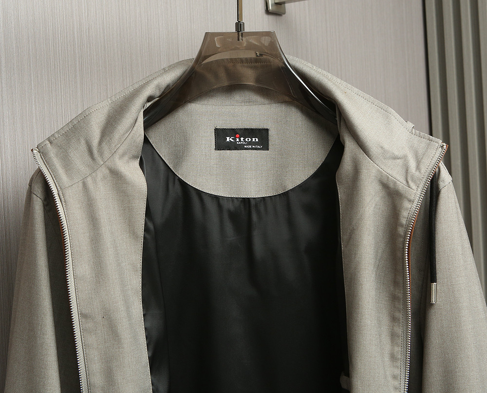 【🌹🌹🌹经典与创新的碰撞，Kiton立领连帽夹克外套】Kiton夹克的独特设计和高品质，使穿着者在人群中