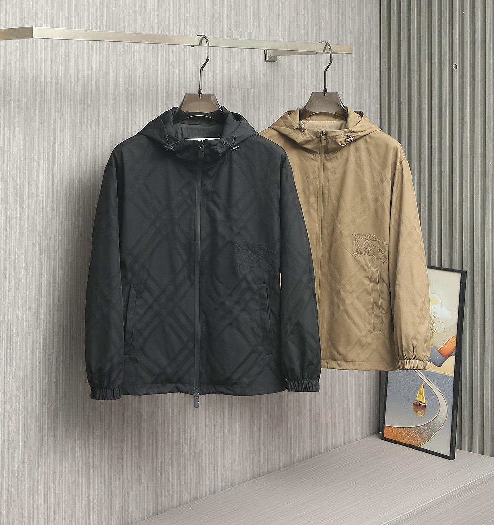 BURBERRY25秋冬尼绒提花薄棉夹克。经典与时尚的完美碰撞！最新工艺尼绒提花斜纹高定材质，手感立体，