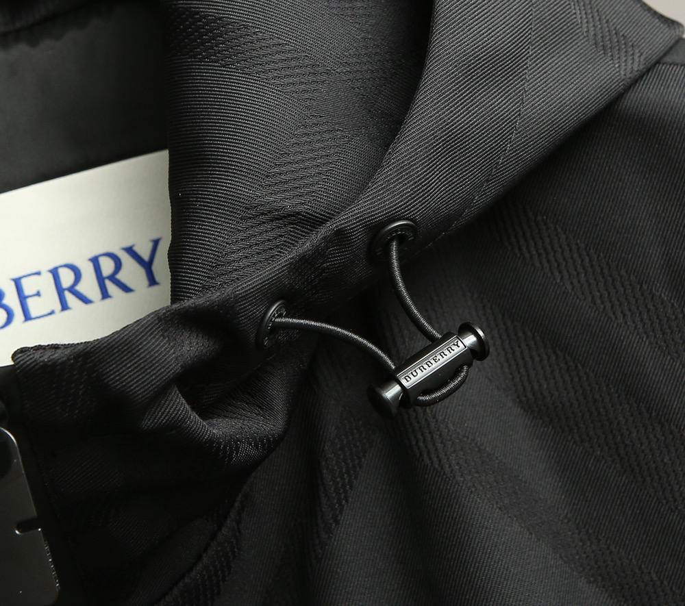 BURBERRY25秋冬尼绒提花薄棉夹克。经典与时尚的完美碰撞！最新工艺尼绒提花斜纹高定材质，手感立体，